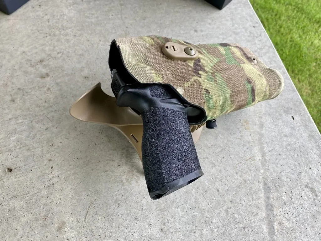 The Echelon fits nicely in a Safariland holster. 